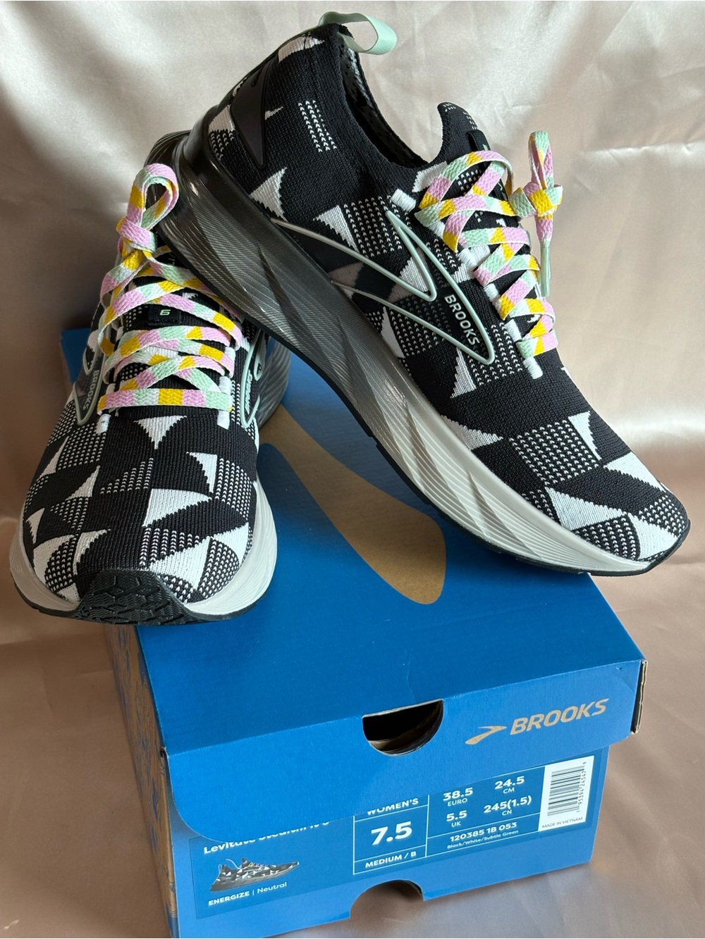 Brooks Levitate StealthFit 6 running shoes sz 7.5